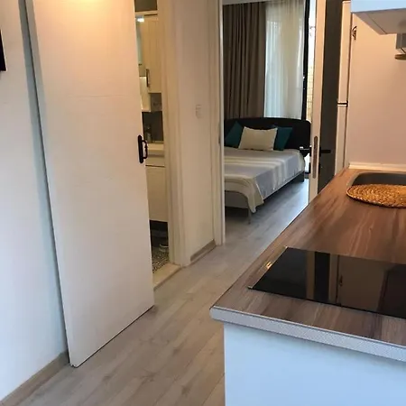 아파트 Apart, Yahsi Sahiline Yakin Ortakent'te Merkezi Konumda