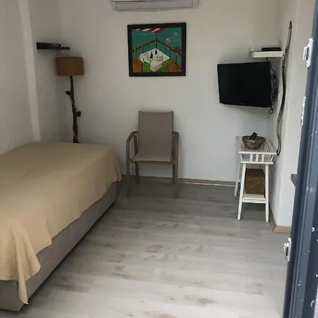 아파트 Apart, Yahsi Sahiline Yakin Ortakent'te Merkezi Konumda Bodrum