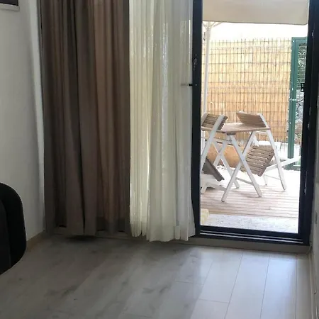 Apart, Yahsi Sahiline Yakin Ortakent'te Merkezi Konumda بودروم